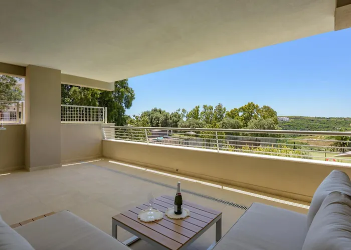 Sunny Golf View * إِستيبونا